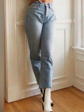 We the Free Curvy Demin Jeans Light Wash Raw Hem Size 32 (12) Straight Leg